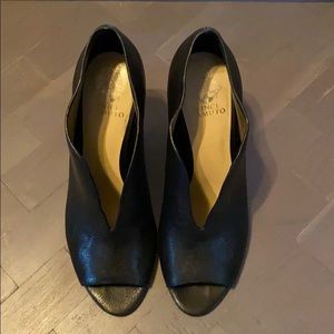 Vince Camino Andrita Black Plunge Cut Booties